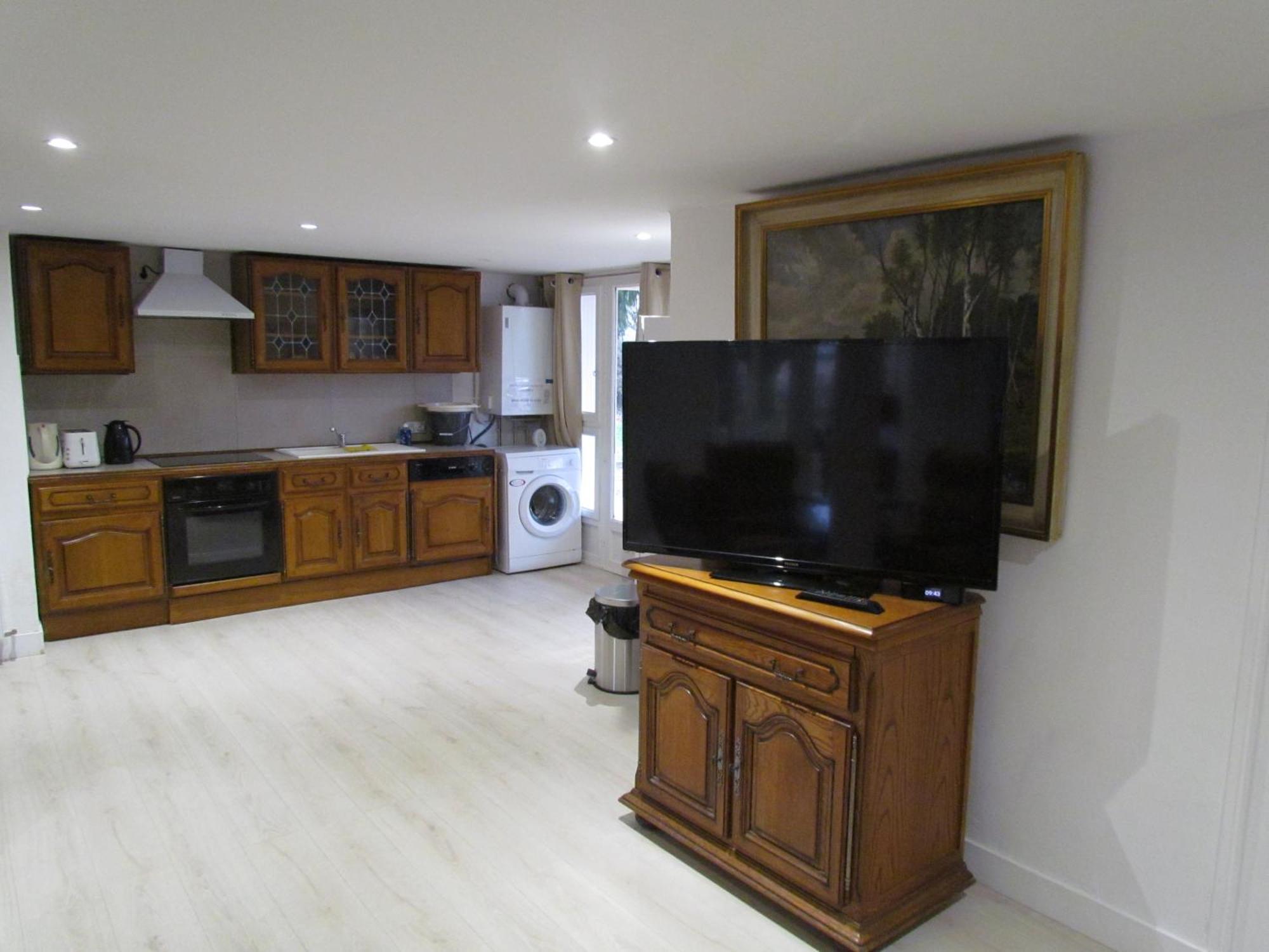 De La Claveille Apartment